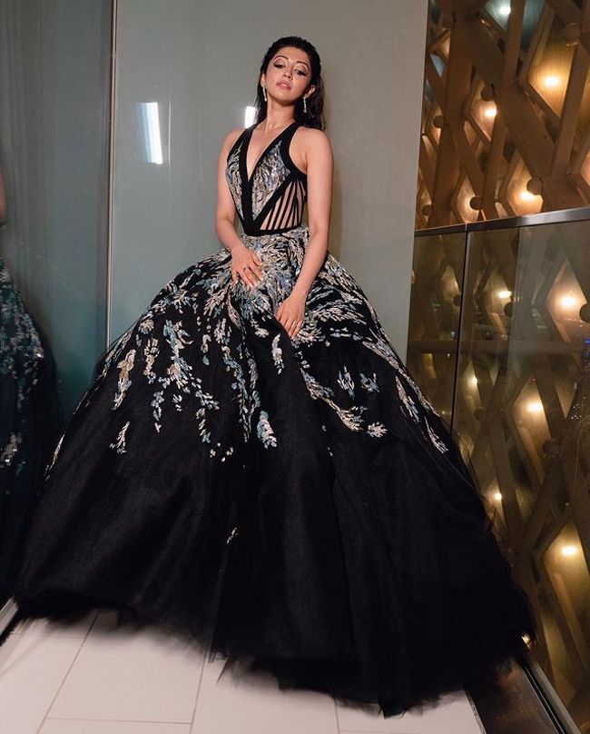 Staggering Poses Of Pranitha Subhash